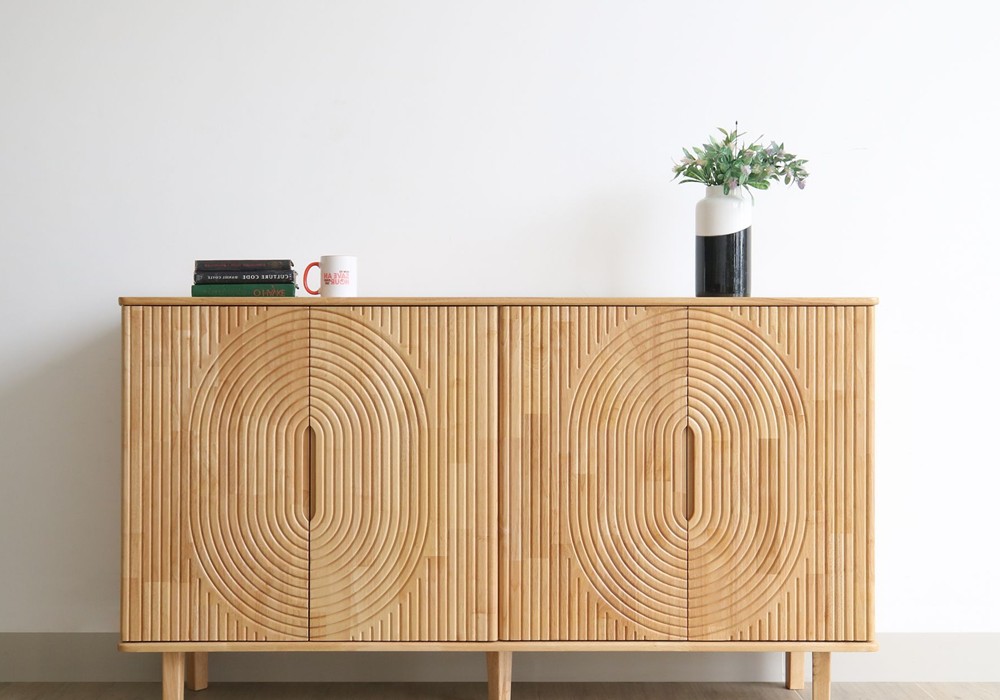 Tủ Credenza thường có thiết kế thấp, dài, đi kèm cánh cửa, ngăn kéo hoặc kết hợp cả hai