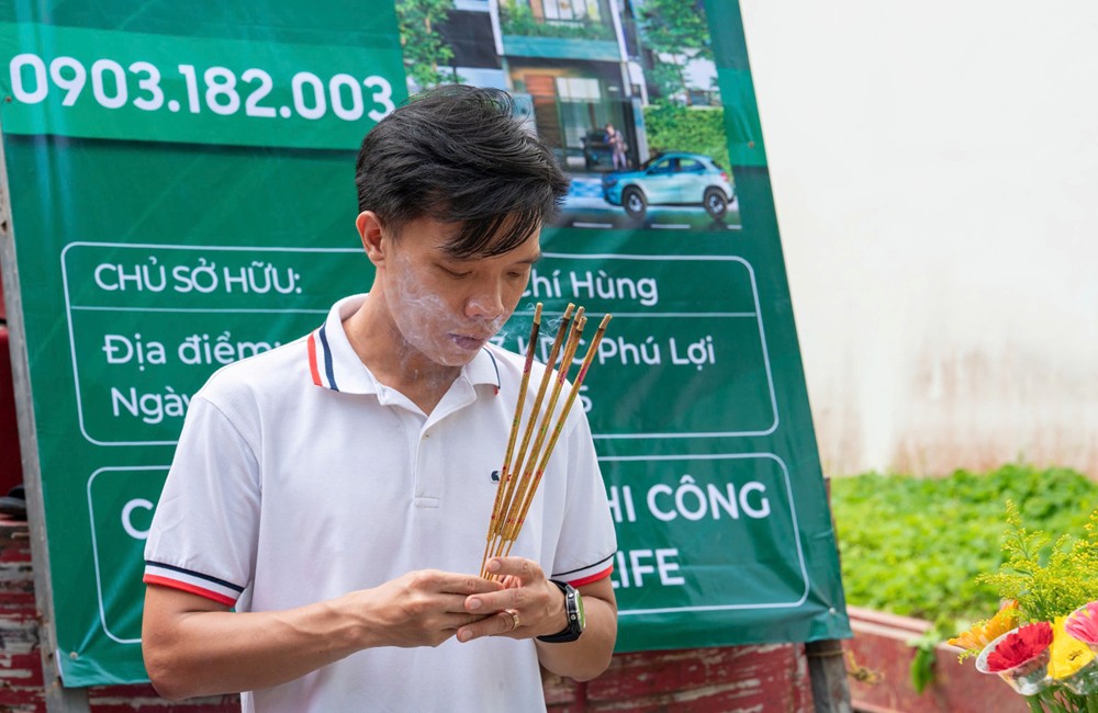 Gia chủ là anh Huỳnh Chí Hùng đã cùng gia đình có mặt từ sớm